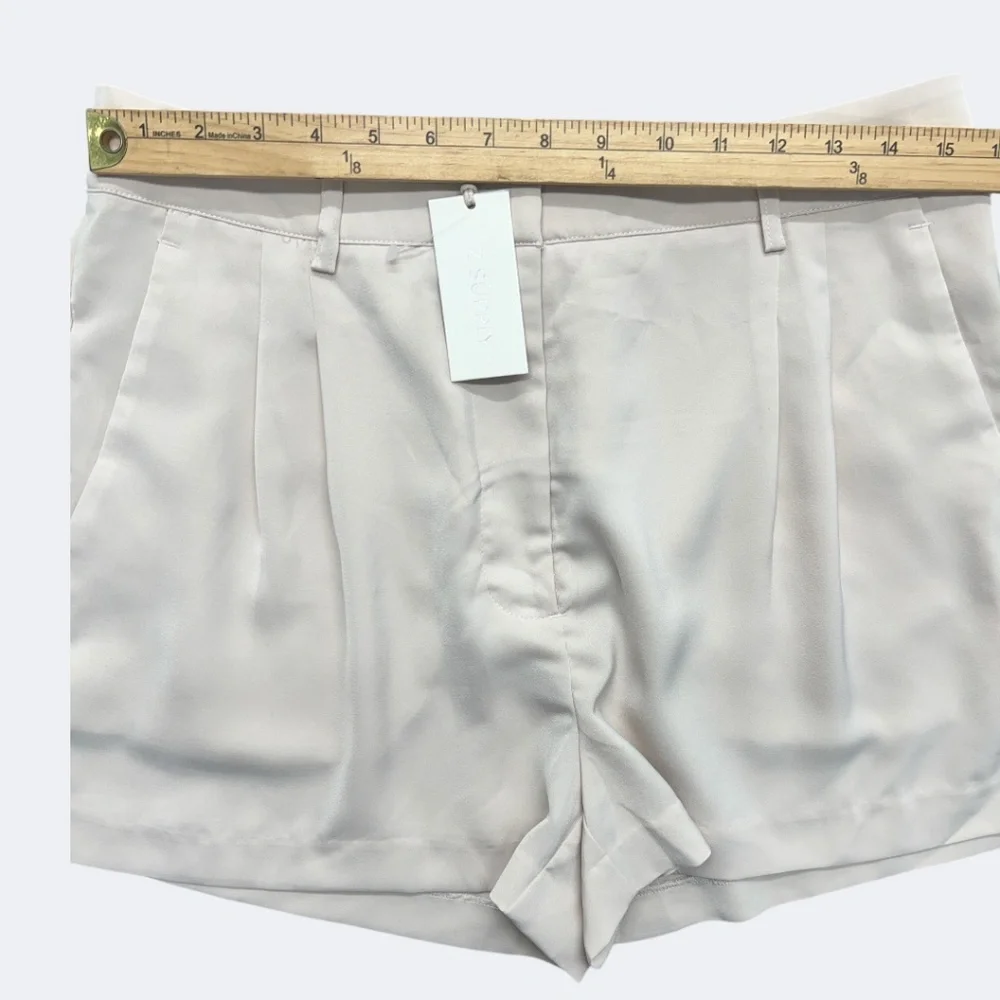 Z Supply Shorts Womens XL Cream Pleated Dressy High Rise Elastic Waist Polyester